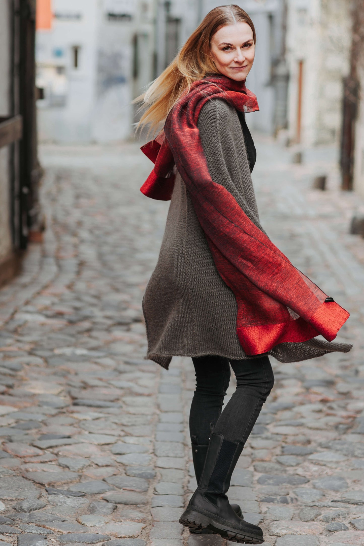Linen and silk mix scarf OPERA - wide RED