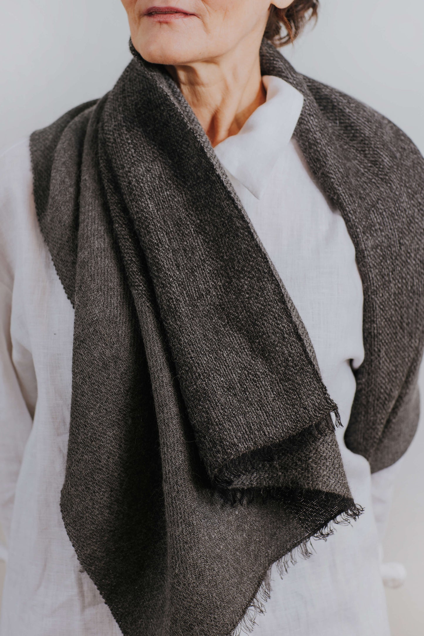 Double-sided linen & alpaca scarf BLACK & WHITE