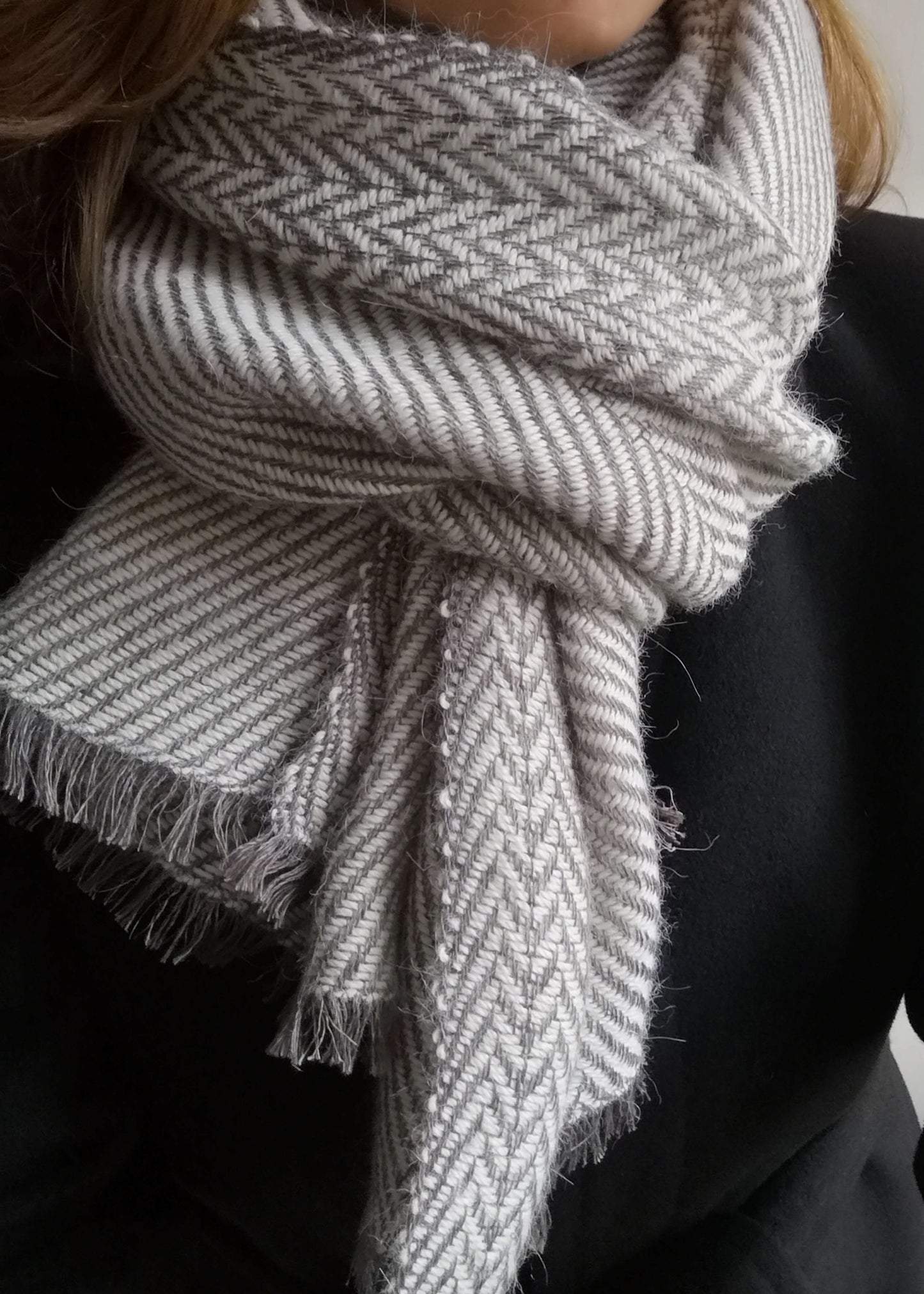Handgewebter Fischgräten-Schal aus Leinen und Alpaka BRÜSSEL