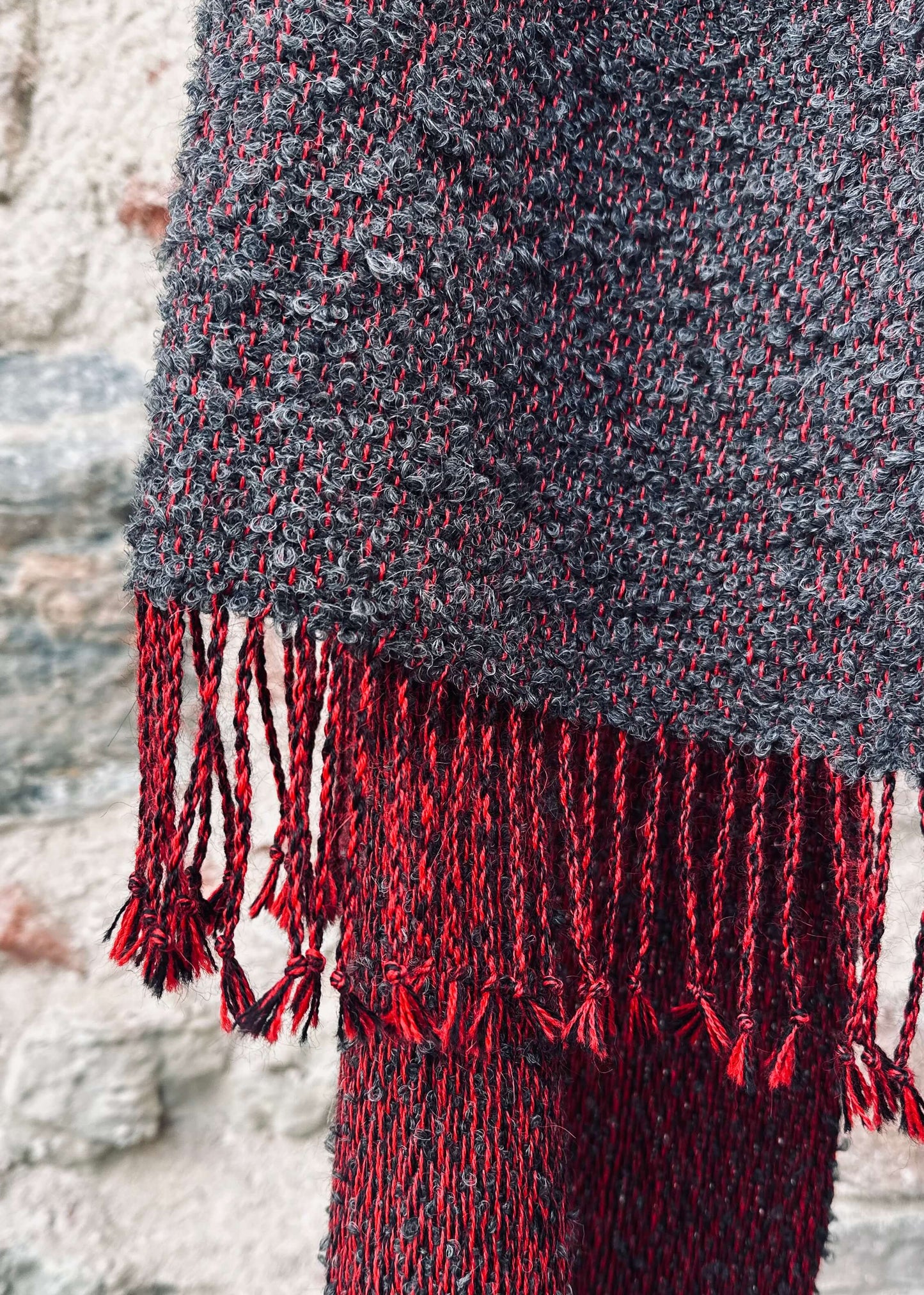 Pure alpaca scarf RAXTI - black & red & grey boucle